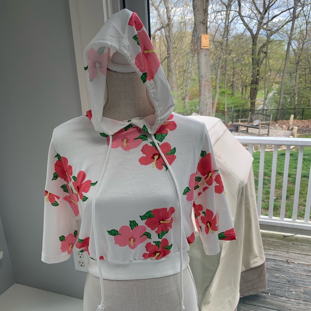Hawaiian print cropped half sleeve hoodie